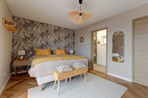 2 bedrooms, iron/ironing board, free WiFi, bed sheets