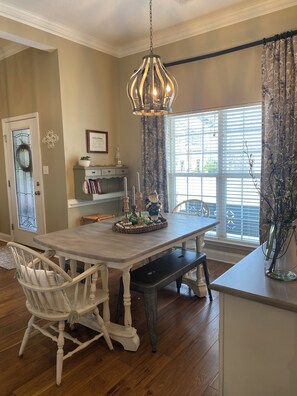 Dining - Spacious 4-bedroom house in great neighborhood, short drive to Augusta National. (Grovetown)