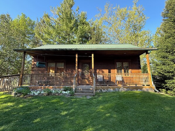 Exterior - Calmcation: Cabin in The Enchanted Forest (Ilderton)