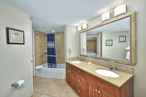 Secador de pelo y toallas