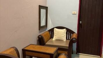 Superior Double Room | Living room | 14-inch TV with cable channels