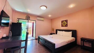 Deluxe Double Room | Living area
