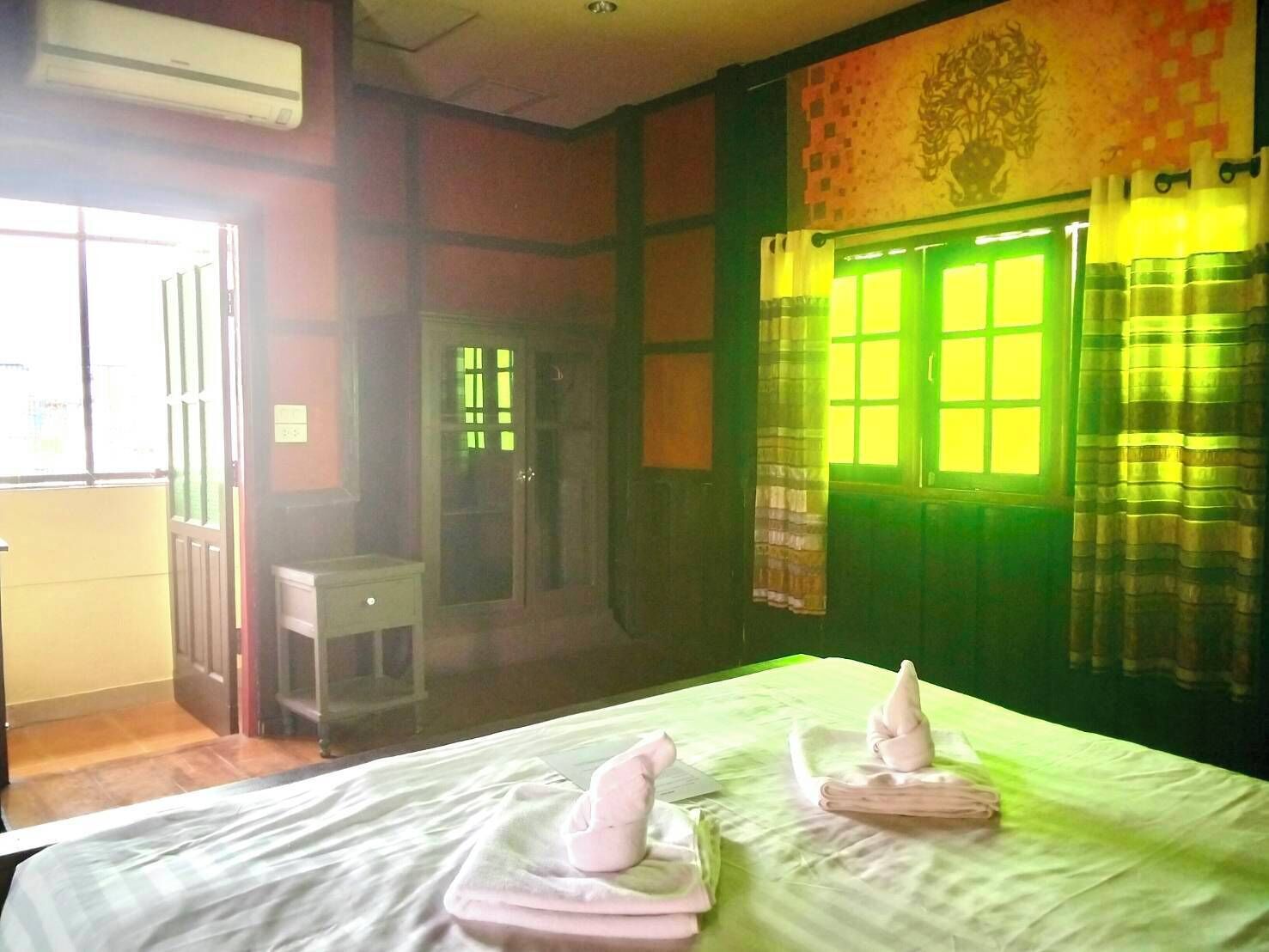 高级双人房 | 免费 WiFi、床单