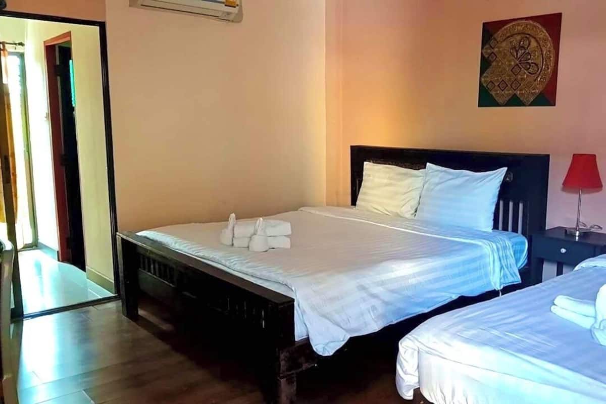 Deluxe Triple Room | Free WiFi, bed sheets
