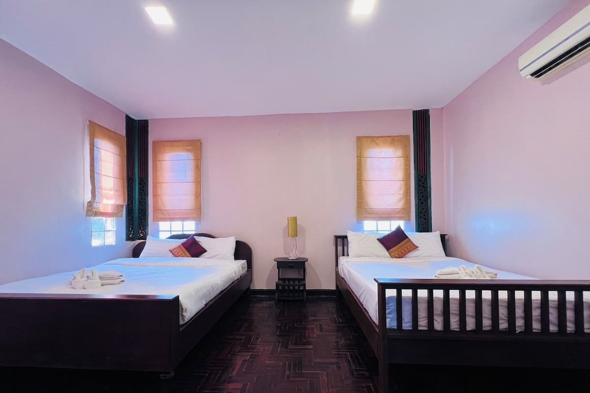 Chambre familiale, 1 chambre, non-fumeur, vue sur la piscine | AccĂšs au Wi-Fi (inclus), literie fournie