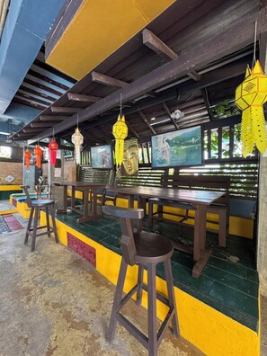 Bar junto a la piscina