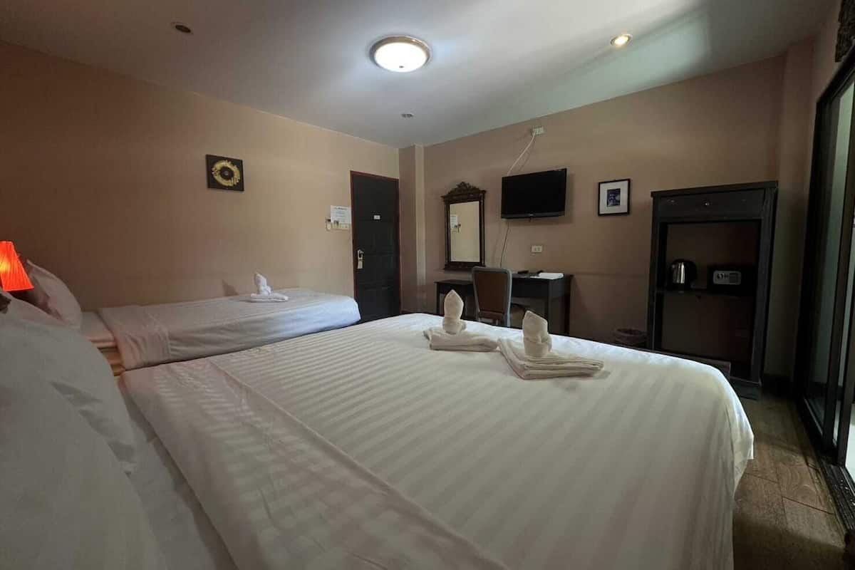 Deluxe Triple Room | Free WiFi, bed sheets