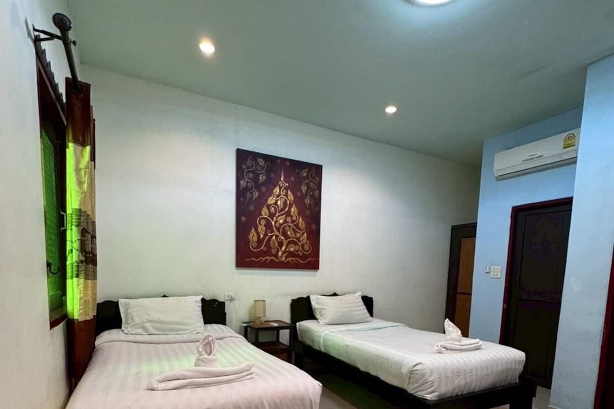 Habitación superior con 2 camas individuales | Wifi gratis y ropa de cama