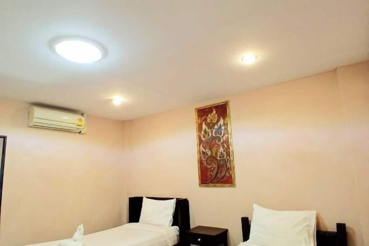 Free WiFi, bed sheets