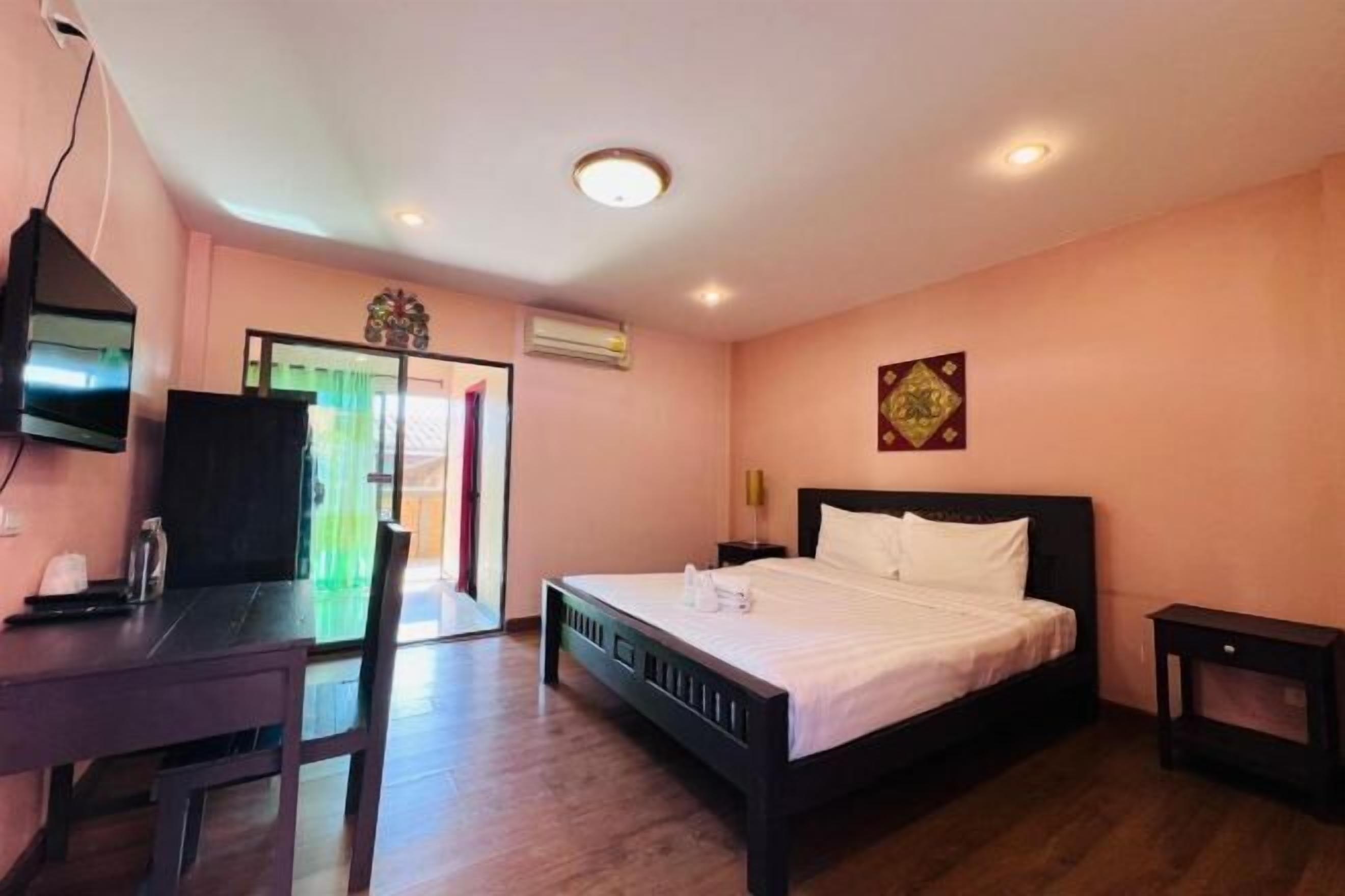 Free WiFi, bed sheets