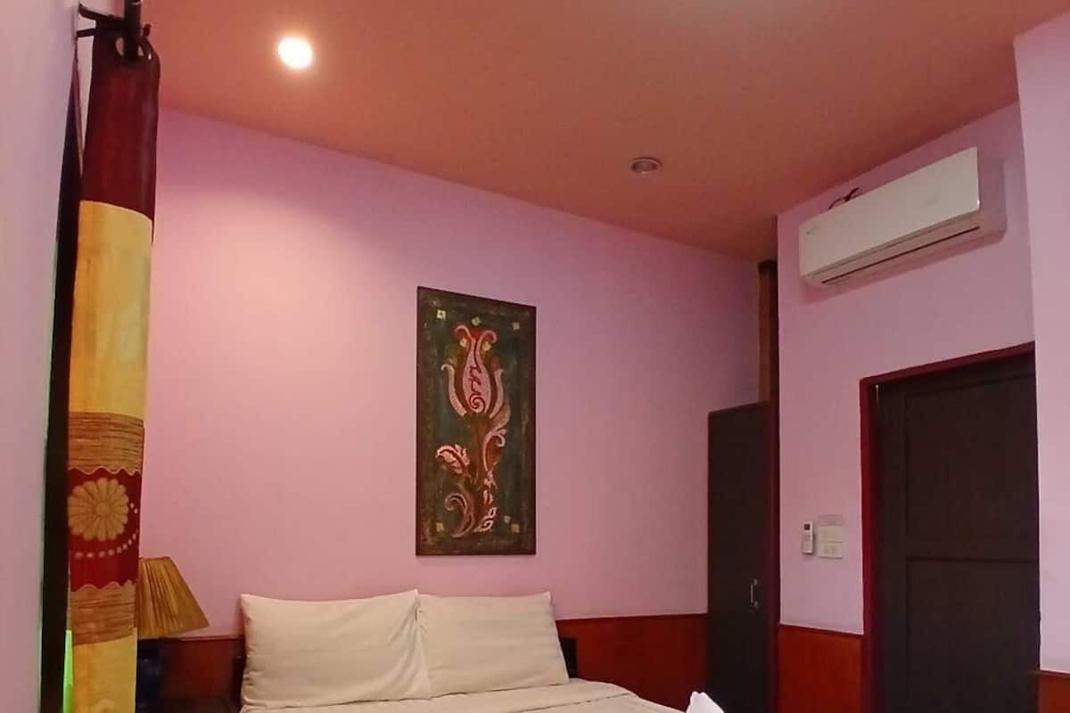 Standard Double Room | Free WiFi, bed sheets