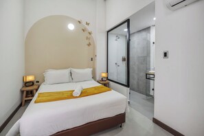 6 slaapkamers, een strijkplank/strijkijzer, wifi