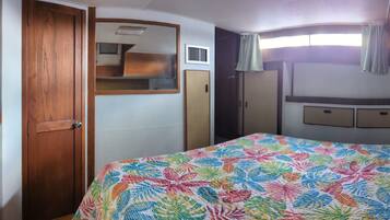 2 bedrooms, bed sheets