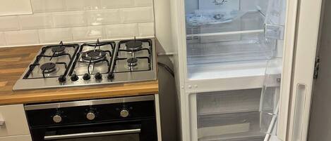 House | Private kitchen | Fridge, microwave, oven, stovetop