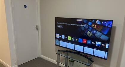 5 Bedroom Cosy Bloxwich Stay - Wifi & Free Parking