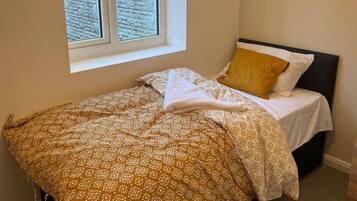 Casa | 5 dormitorios, tabla de planchar con plancha, wifi gratis y ropa de cama