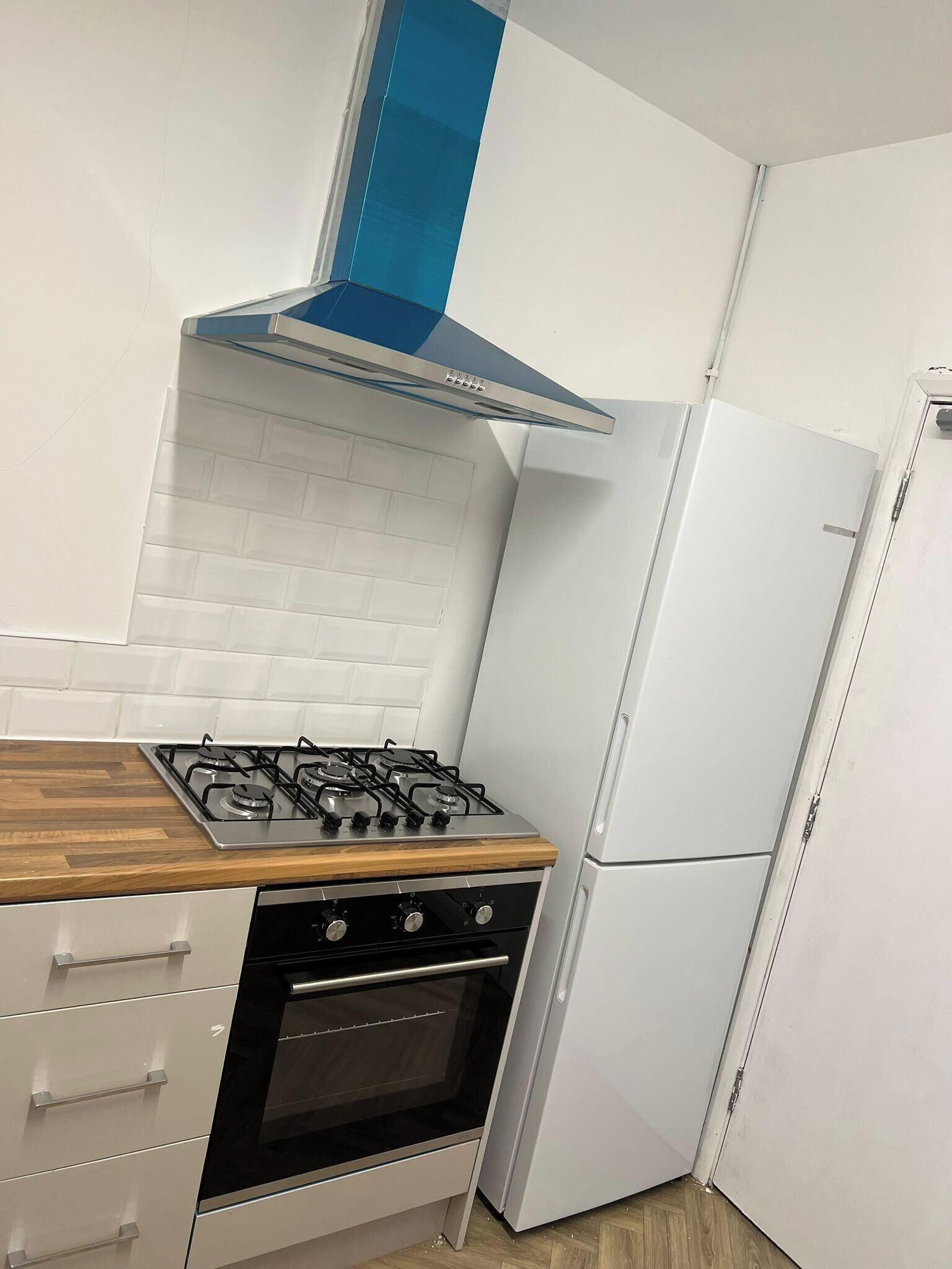 House | Private kitchen | Fridge, microwave, oven, stovetop