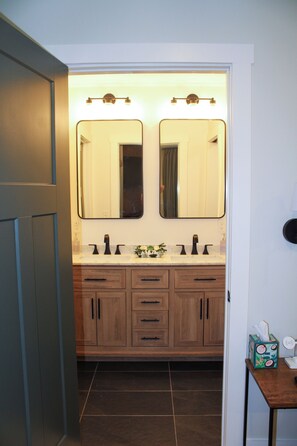 Interior - River’s Edge Retreat – A Cozy Home for Families & Friends (Fryeburg)