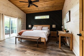 3 bedrooms, desk, iron/ironing board, free WiFi - Modern, new cabin in tranquil Broken Bow/Hochatown with all the amenities (Broken Bow)