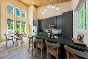 Fridge, microwave, oven, stovetop - Modern, new cabin in tranquil Broken Bow/Hochatown with all the amenities (Broken Bow)