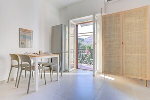 Living area - Vatican Loft with Balcony -Home and More (Rome)