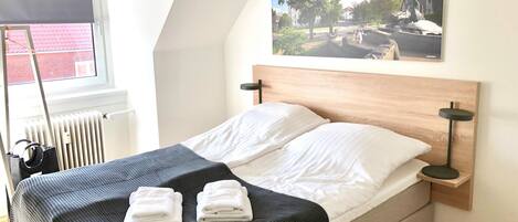 1 habitación, tabla de planchar con plancha, wifi y ropa de cama