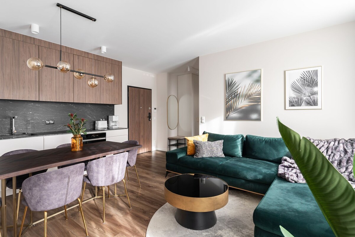 Superior Apartment | 2 bedrooms, premium bedding, iron/ironing board, free WiFi