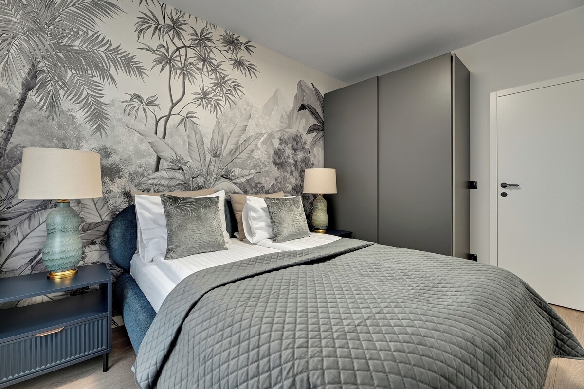 Superior Apartment | 2 bedrooms, premium bedding, iron/ironing board, free WiFi