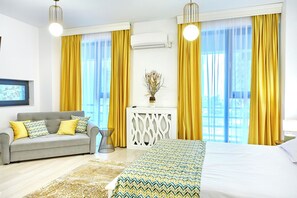 Studio Keluarga | Didekorasi berbeda-beda dan dilengkapi dengan perabotan berbeda-beda