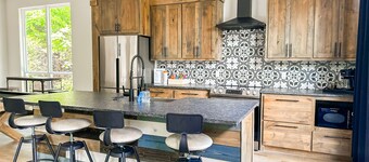 Bison Cabin with Hot Tub, Air Hockey & Pool Table, South of Norman