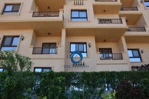 Apartment | Exterior detail - Beachfront Stay - Pool - Balcony - Central (Hurghada)