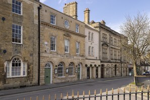 Exterior - Beautifully presented dog friendly holiday - The Snug (Chipping Norton)