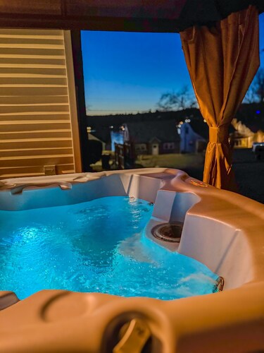 Lakefront Cottage in CT with Hot Tub Pet Friendly