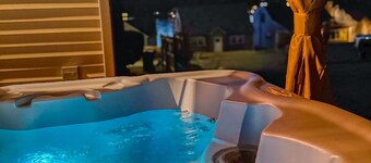 Lakefront Cottage in CT with Hot Tub Pet Friendly