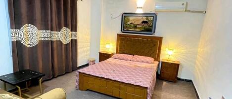 Deluxe Double Room, City View | Soundproofing, iron/ironing board, free WiFi