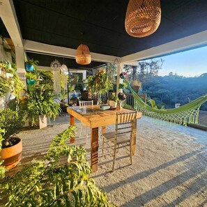 Junior Studio Suite, Mountain View | Dining room