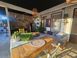 Junior Studio Suite, Mountain View | Private kitchen | Coffee/tea maker, electric kettle