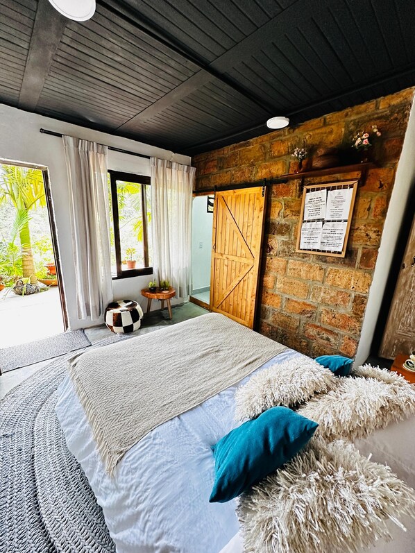 Executive Room, 1 Double Bed, Pets Allowed, Mountain View | 1 bedroom, premium bedding, down comforters, Select Comfort beds