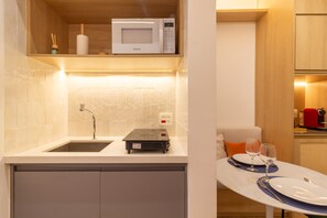 Fridge, microwave, stovetop, spices