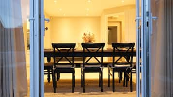 Villa | Dining