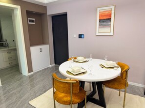 Dining - Stunning 1 bed Flat Alba garden. Killimani Nairobi (Nairobi)