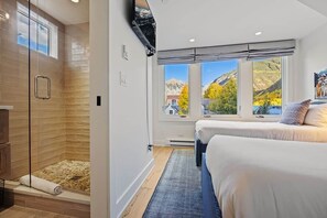 3 室のベッドルーム、WiFi (無料)、ベッドシーツ