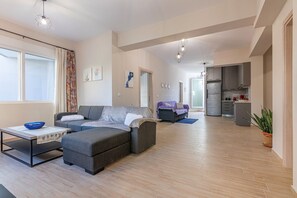 Apartment | 2 bedrooms, soundproofing - Garden Apartment in Gazion (Malevizi)