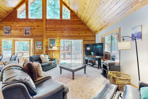 Cozy family-friendly home with wood-burning fireplace, loft, desk, & pool access