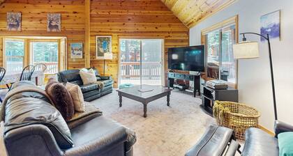 Cozy family-friendly home with wood-burning fireplace, loft, desk, & pool access