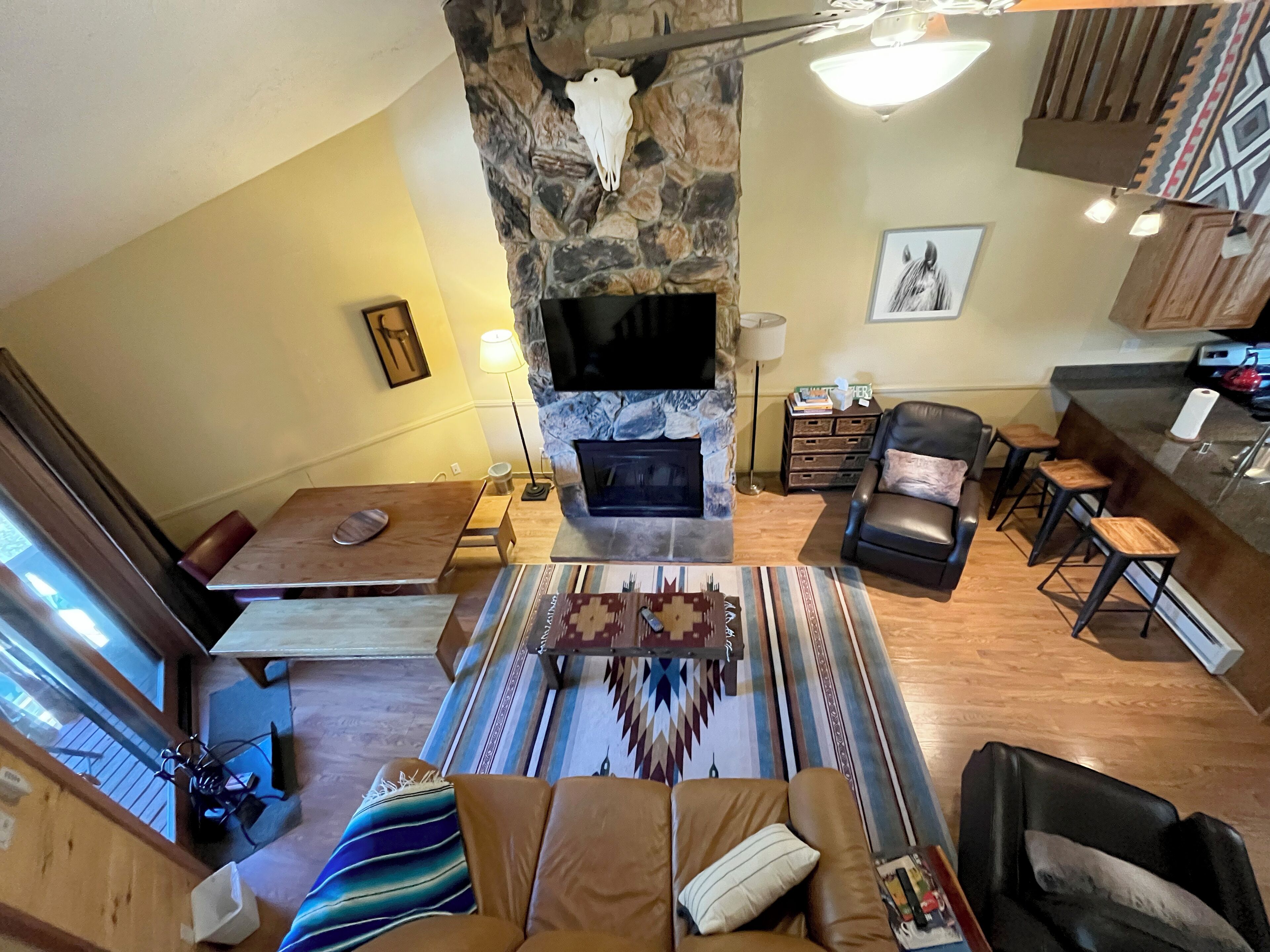 Smart TV, fireplace