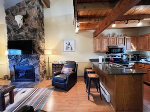 Fridge, microwave, oven, stovetop - Lift View Condo - 9 in the heart of the resort (Taos Ski Valley)