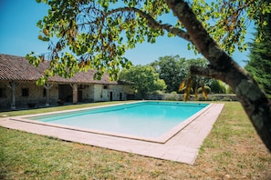Pool - Château de Goudourville 13th century, private, sleeps 30, swimming pool, reception area (Goudourville)