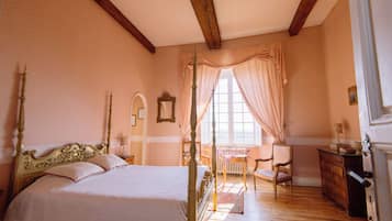 11 slaapkamers, een strijkplank/strijkijzer, wifi, beddengoed