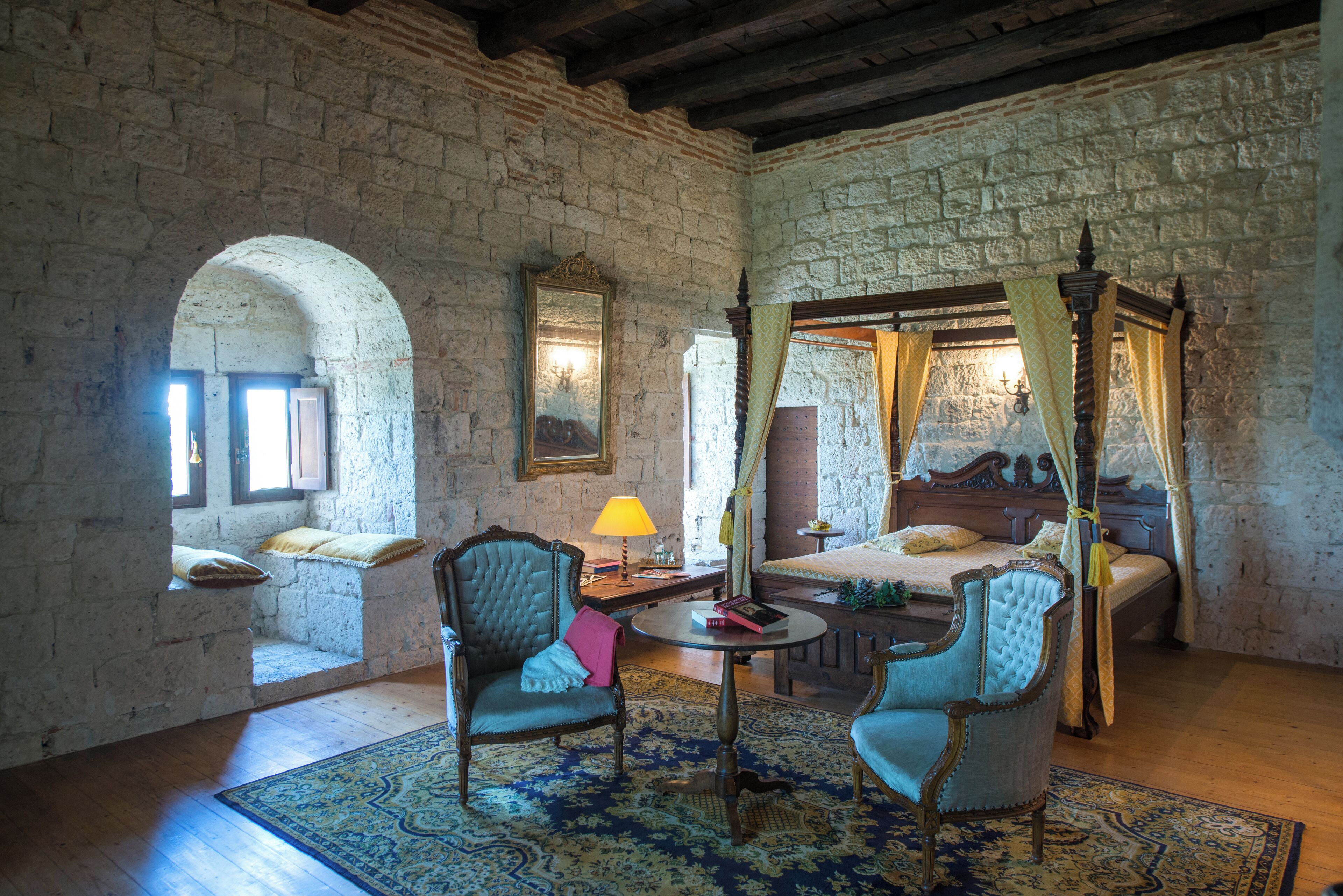 11 bedrooms, iron/ironing board, WiFi, bed sheets